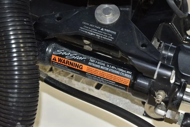 Slide: The Image of Mako 184 Center Console 2014 - 24