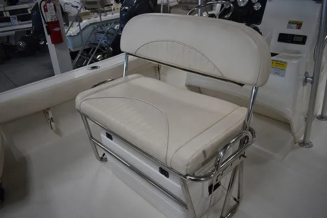 Slide: The Image of Mako 184 Center Console 2014 - 28