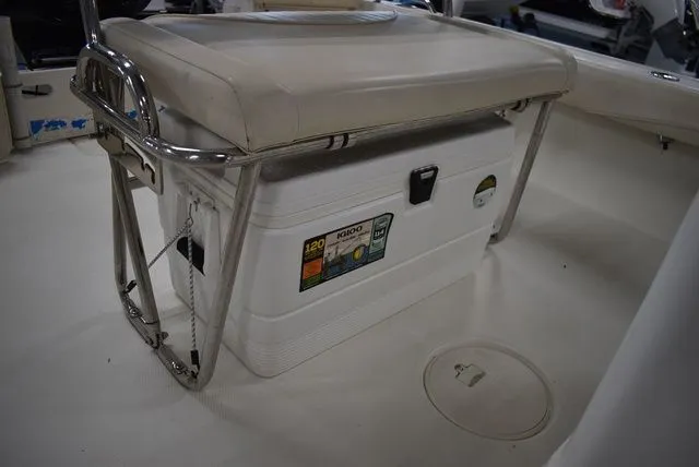 Slide: The Image of Mako 184 Center Console 2014 - 30