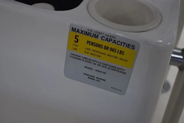 Slide: The Image of Mako 184 Center Console 2014 - 32