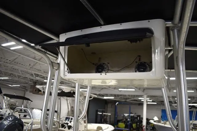 Slide: The Image of Mako 184 Center Console 2014 - 33