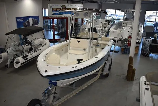 Slide: The Image of Mako 184 Center Console 2014 - 4