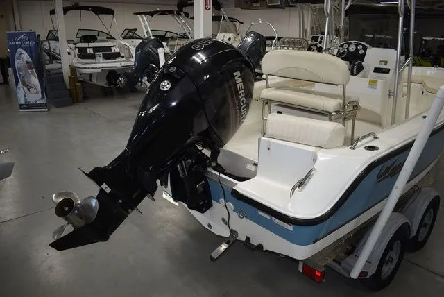 Slide: The Image of Mako 184 Center Console 2014 - 7