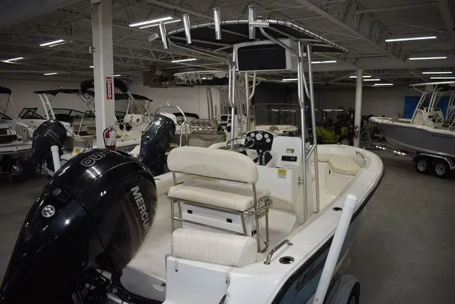 Slide: The Image of Mako 184 Center Console 2014 - 8