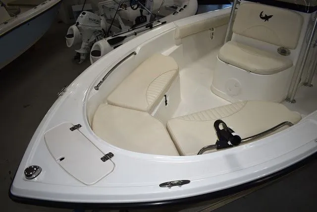 Slide: The Image of Mako 184 Center Console 2014 - 9