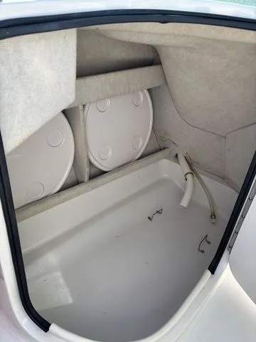 Slide: The Image of Sea Ray 210 Sundeck 2000 - 10