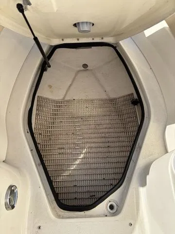 Slide: The Image of Sea Ray 210 Sundeck 2000 - 13