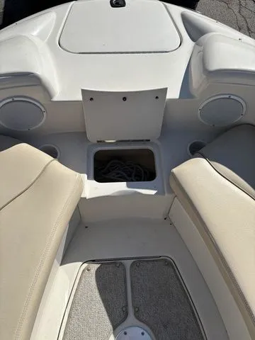 Slide: The Image of Sea Ray 210 Sundeck 2000 - 17