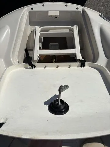 Slide: The Image of Sea Ray 210 Sundeck 2000 - 18