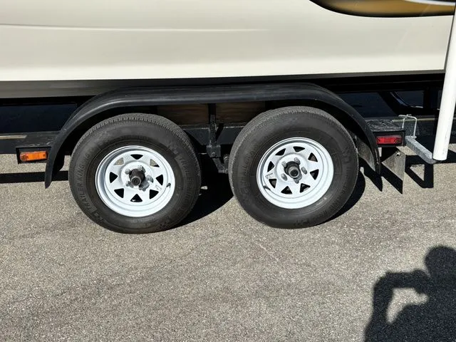 Slide: The Image of Sea Ray 210 Sundeck 2000 - 21