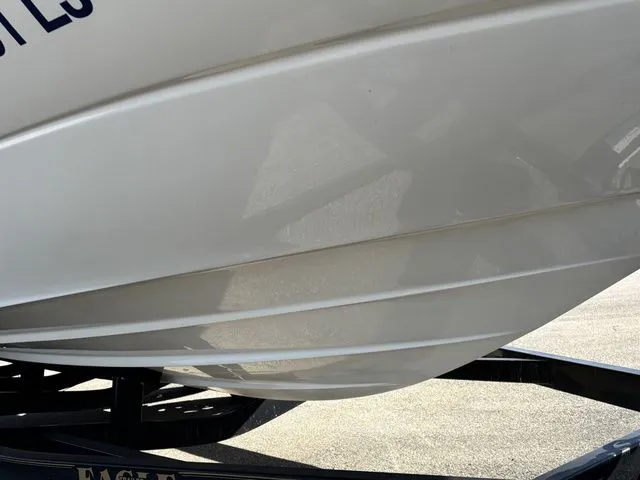 Slide: The Image of Sea Ray 210 Sundeck 2000 - 23