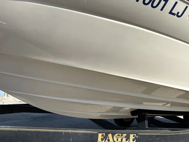 Slide: The Image of Sea Ray 210 Sundeck 2000 - 24