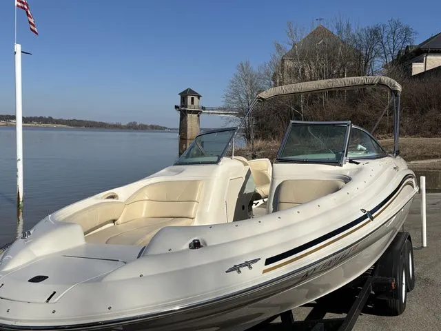 Slide: The Image of Sea Ray 210 Sundeck 2000 - 6