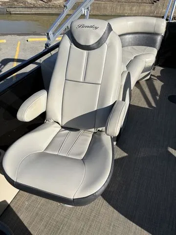 Slide: The Image of Bentley Pontoons Elite 253 2019 - 11