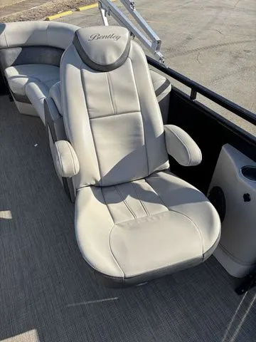 Slide: The Image of Bentley Pontoons Elite 253 2019 - 12