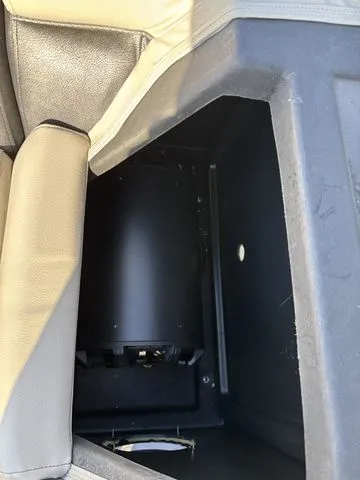 Slide: The Image of Bentley Pontoons Elite 253 2019 - 17