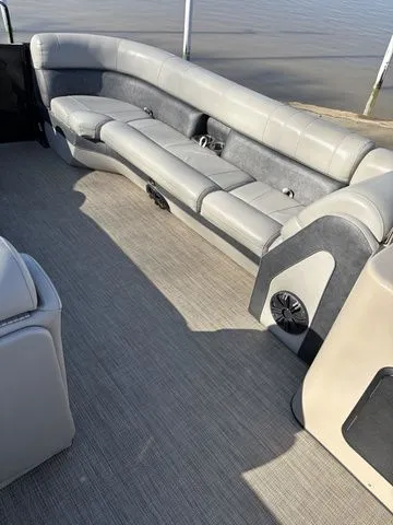 Slide: The Image of Bentley Pontoons Elite 253 2019 - 19