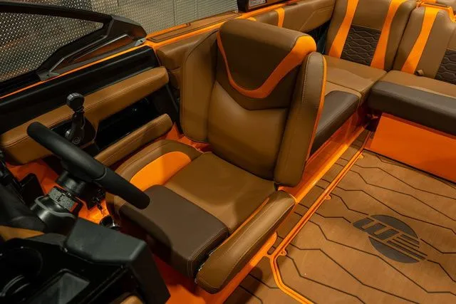 Slide: The Image of Malibu Wakesetter 22 MXZ 2026 - 13