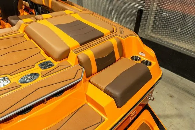 Slide: The Image of Malibu Wakesetter 22 MXZ 2026 - 18