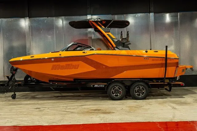 Slide: The Image of Malibu Wakesetter 22 MXZ 2026 - 2