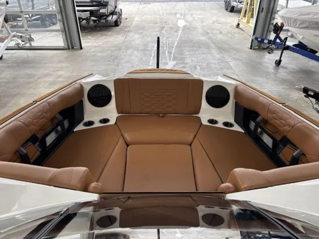 Slide: The Image of Malibu Wakesetter 24 MXZ 2026 - 11