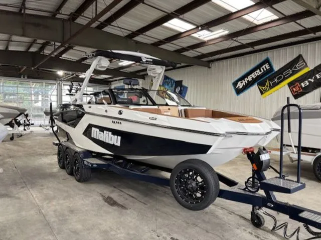 Slide: The Image of Malibu Wakesetter 24 MXZ 2026 - 6