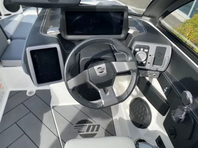 Slide: The Image of Malibu Wakesetter 22 LSV 2023 - 10