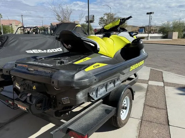 Slide: The Image of Sea-Doo GTR 230 2021 - 4