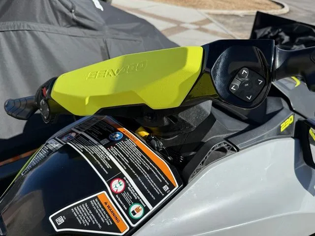 Slide: The Image of Sea-Doo GTR 230 2021 - 7