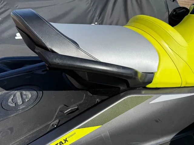 Slide: The Image of Sea-Doo GTR 230 2021 - 8