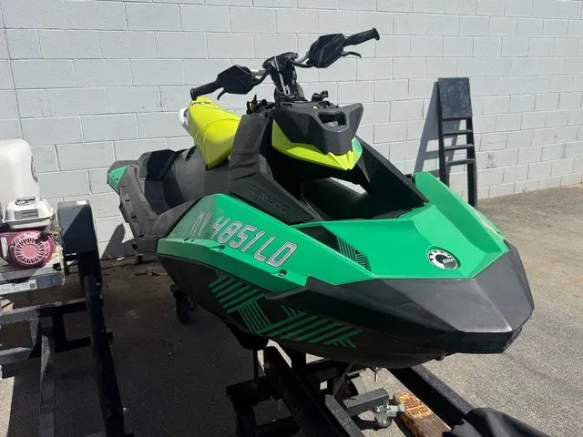 Slide: The Image of Sea-Doo Spark® 3-up Rotax® 900 ACE™ 2021 - 3