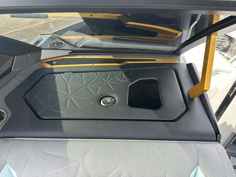 Slide: The Image of Nautique Super Air Nautique G25 Paragon 2026 - 32