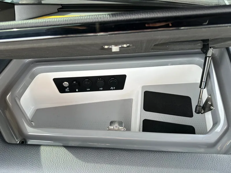 Slide: The Image of Nautique Super Air Nautique G25 Paragon 2026 - 33