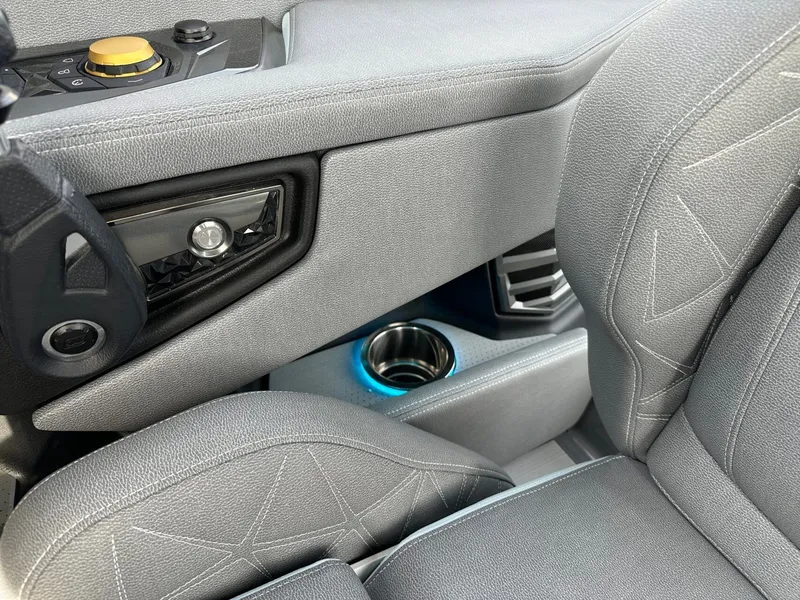 Slide: The Image of Nautique Super Air Nautique G25 Paragon 2026 - 42