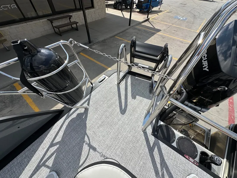 Slide: The Image of Harris Grand Mariner 250 2026 - 10