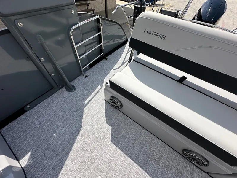 Slide: The Image of Harris Grand Mariner 250 2026 - 14