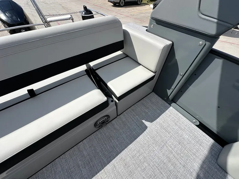 Slide: The Image of Harris Grand Mariner 250 2026 - 16