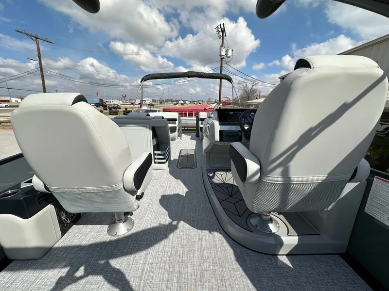 Slide: The Image of Harris Grand Mariner 250 2026 - 18