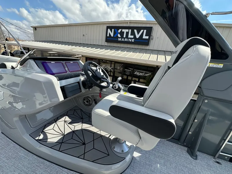 Slide: The Image of Harris Grand Mariner 250 2026 - 19