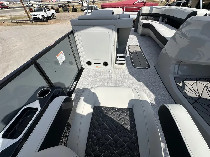 Slide: The Image of Harris Grand Mariner 250 2026 - 21