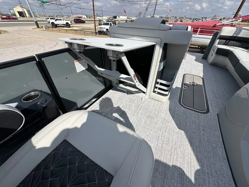 Slide: The Image of Harris Grand Mariner 250 2026 - 22