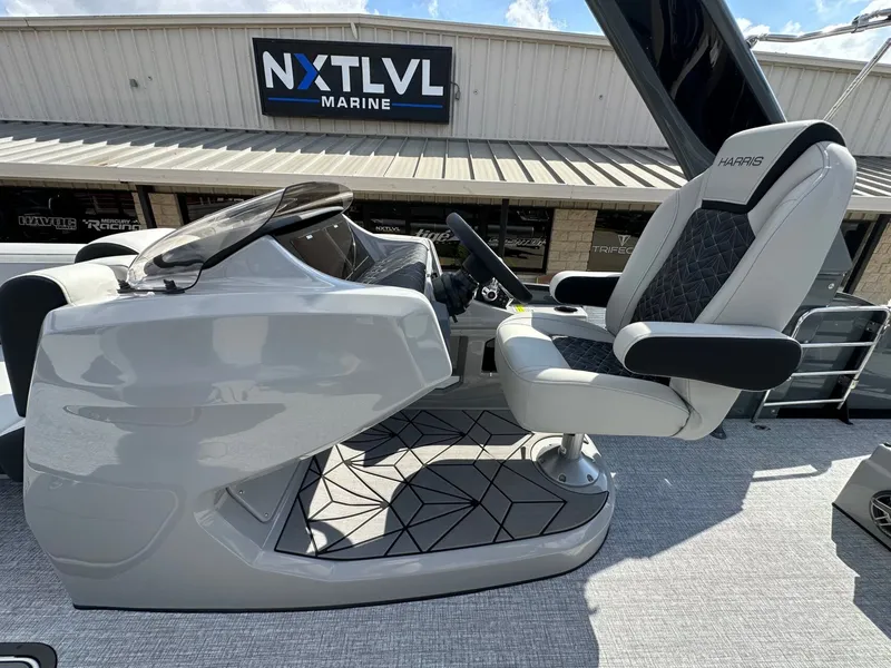 Slide: The Image of Harris Grand Mariner 250 2026 - 23