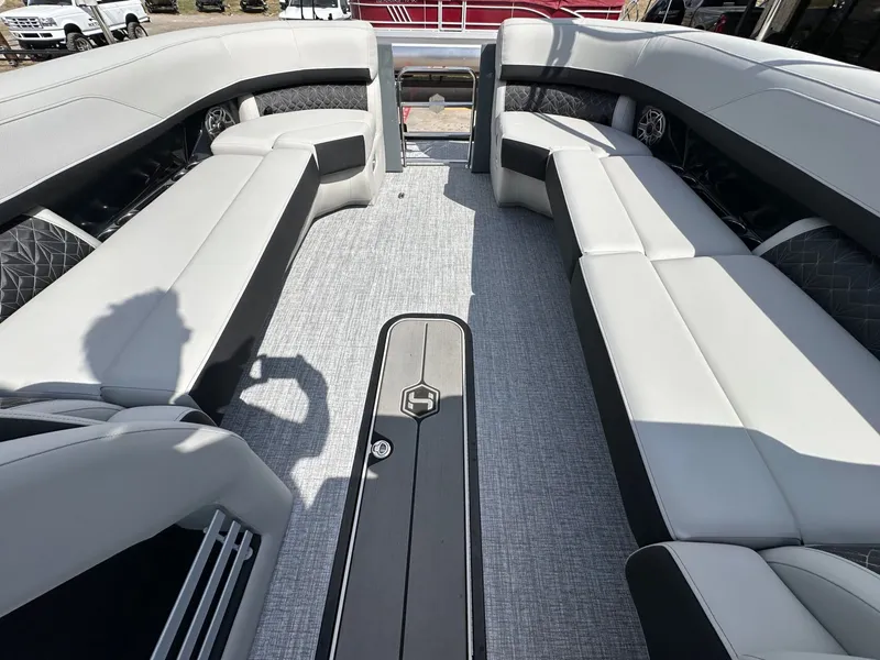 Slide: The Image of Harris Grand Mariner 250 2026 - 25