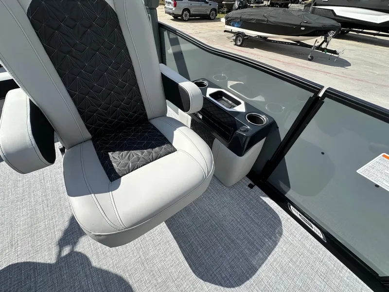 Slide: The Image of Harris Grand Mariner 250 2026 - 32