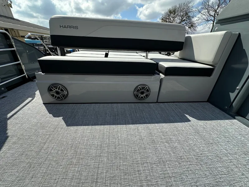 Slide: The Image of Harris Grand Mariner 250 2026 - 33