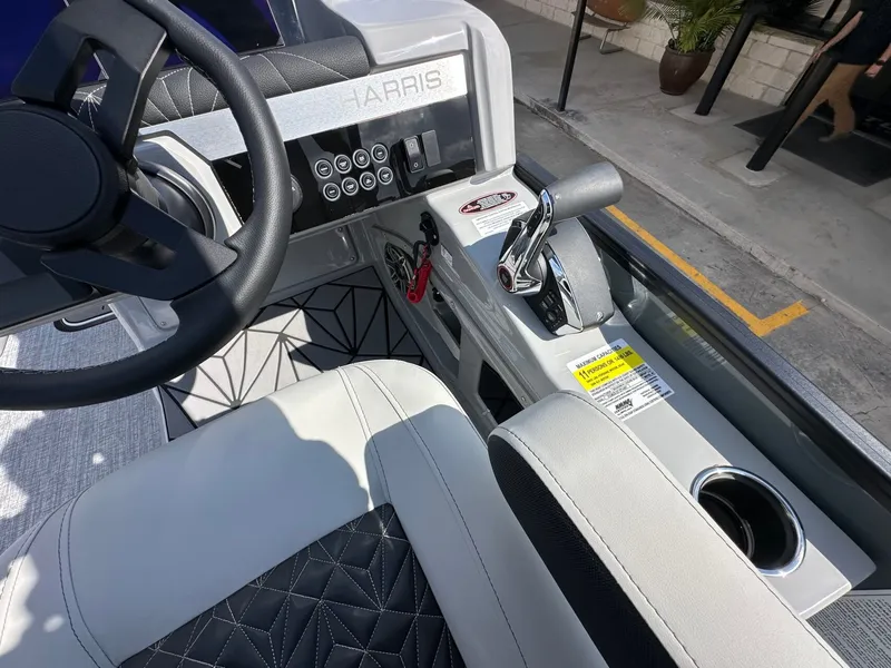 Slide: The Image of Harris Grand Mariner 250 2026 - 35