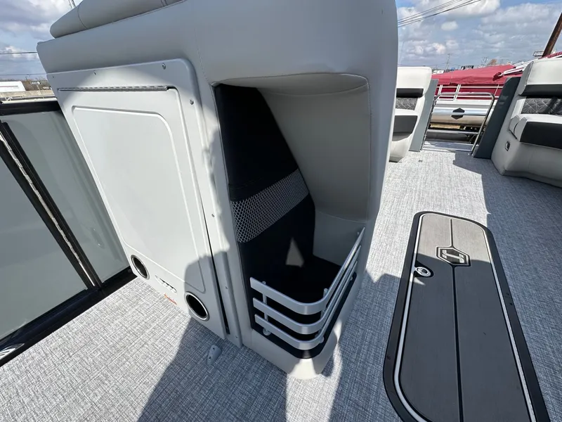 Slide: The Image of Harris Grand Mariner 250 2026 - 36