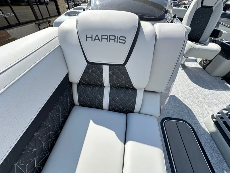 Slide: The Image of Harris Grand Mariner 250 2026 - 38