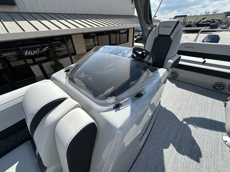 Slide: The Image of Harris Grand Mariner 250 2026 - 39