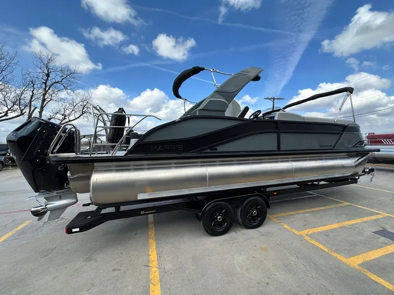 Slide: The Image of Harris Grand Mariner 250 2026 - 5